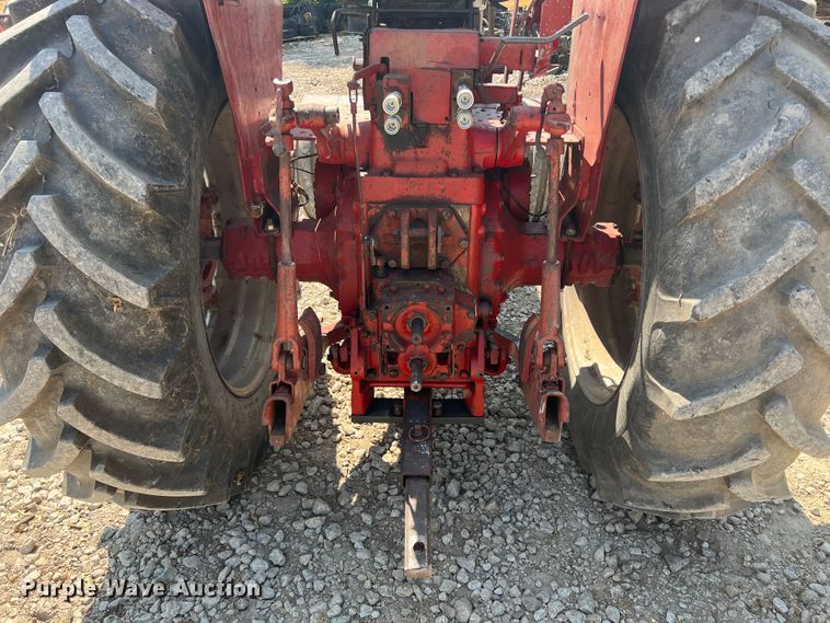 image for item HL9173 International 856  tractor
