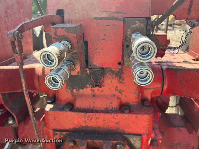 image for item HL9173 International 856  tractor