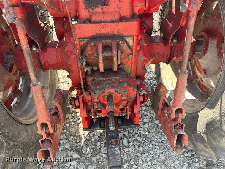 image for item HL9173 International 856  tractor