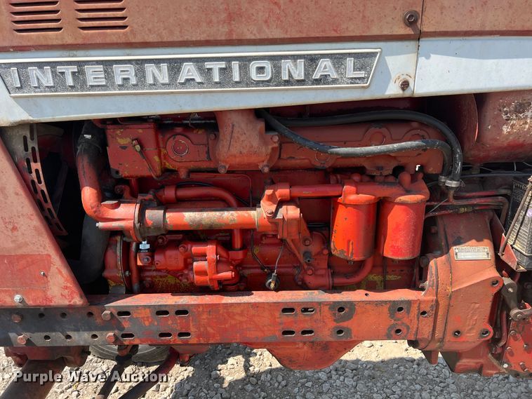 image for item HL9173 International 856  tractor
