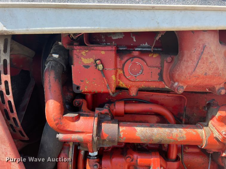 image for item HL9173 International 856  tractor