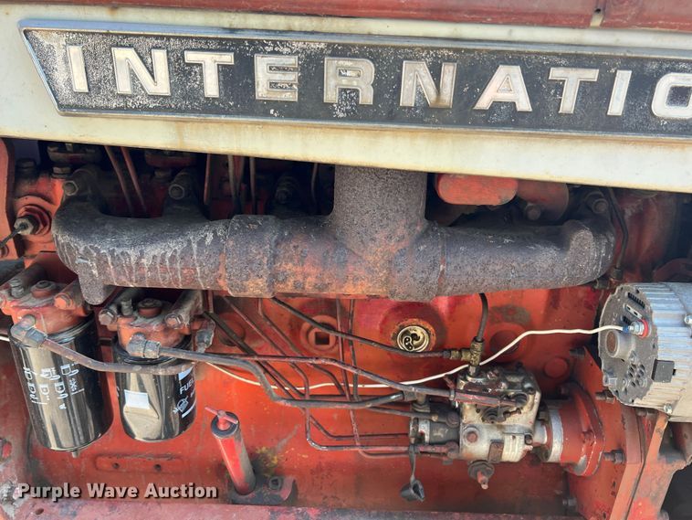 image for item HL9173 International 856  tractor