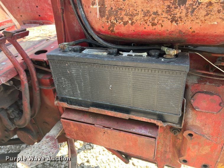 image for item HL9173 International 856  tractor