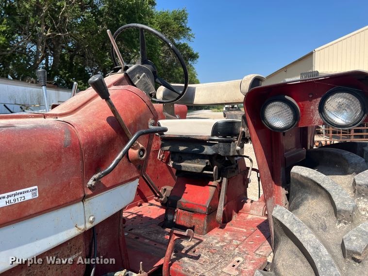 image for item HL9173 International 856  tractor