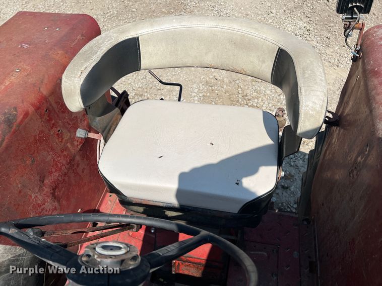 image for item HL9173 International 856  tractor