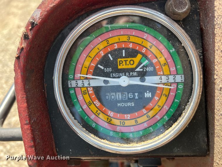 image for item HL9173 International 856  tractor