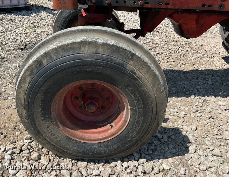 image for item HL9173 International 856  tractor