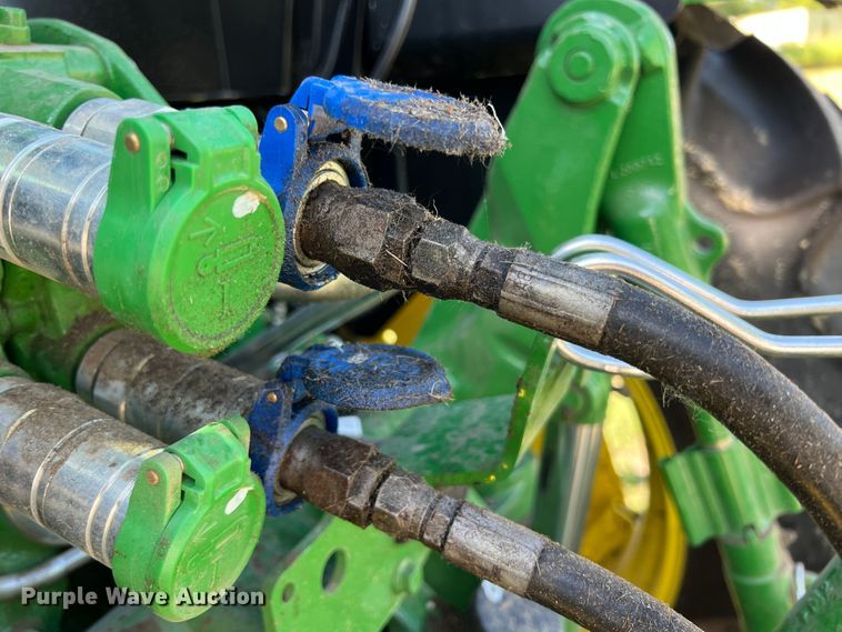 image for item HL9233 1991 John Deere 435  round baler