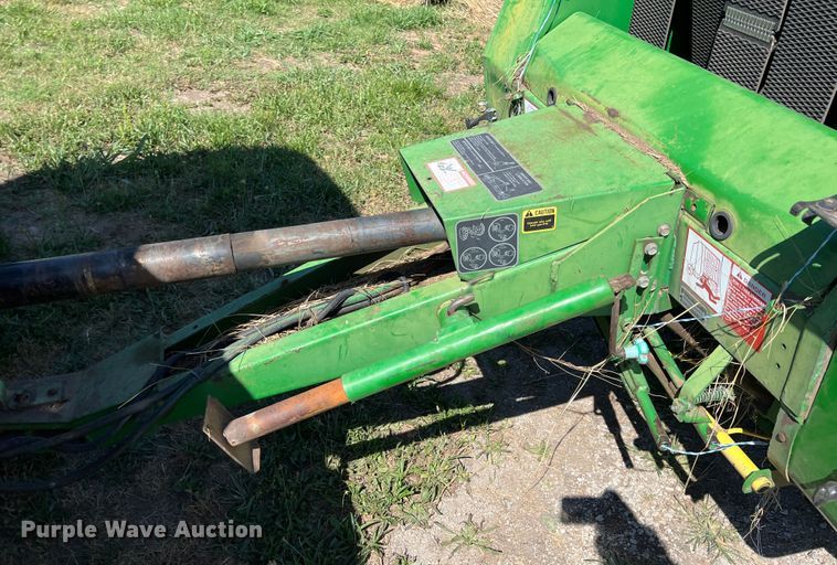 image for item HL9233 1991 John Deere 435  round baler