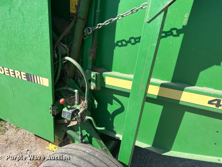 image for item HL9233 1991 John Deere 435  round baler