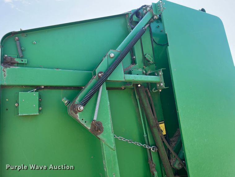 image for item HL9233 1991 John Deere 435  round baler