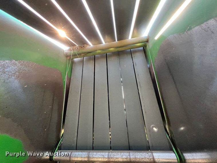 image for item HL9233 1991 John Deere 435  round baler