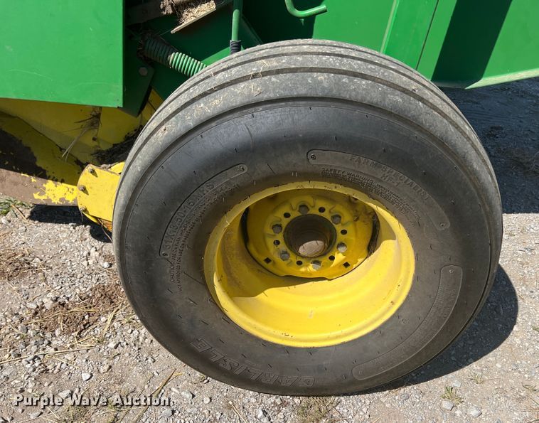 image for item HL9233 1991 John Deere 435  round baler