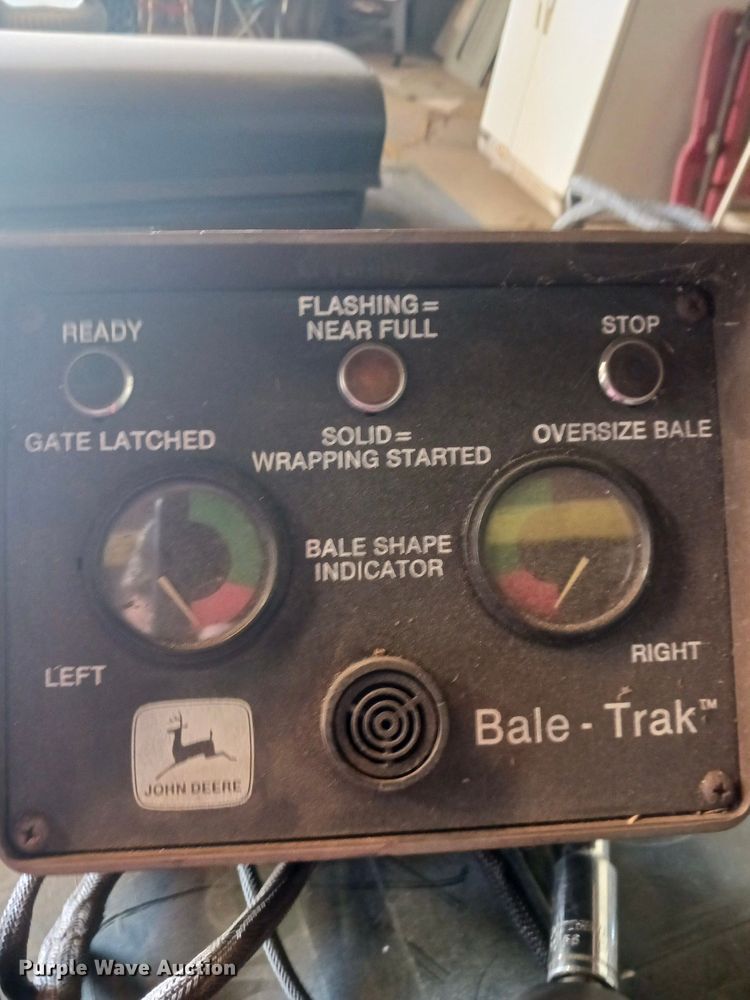 image for item HL9233 1991 John Deere 435  round baler