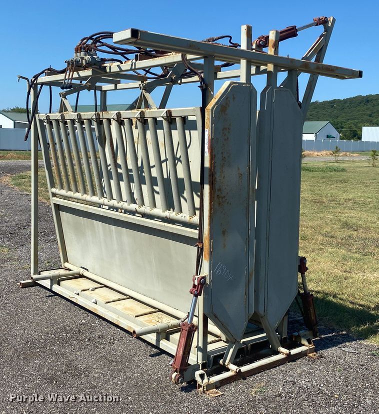 image for item JA9167 Livestock squeeze chute