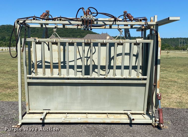 image for item JA9167 Livestock squeeze chute