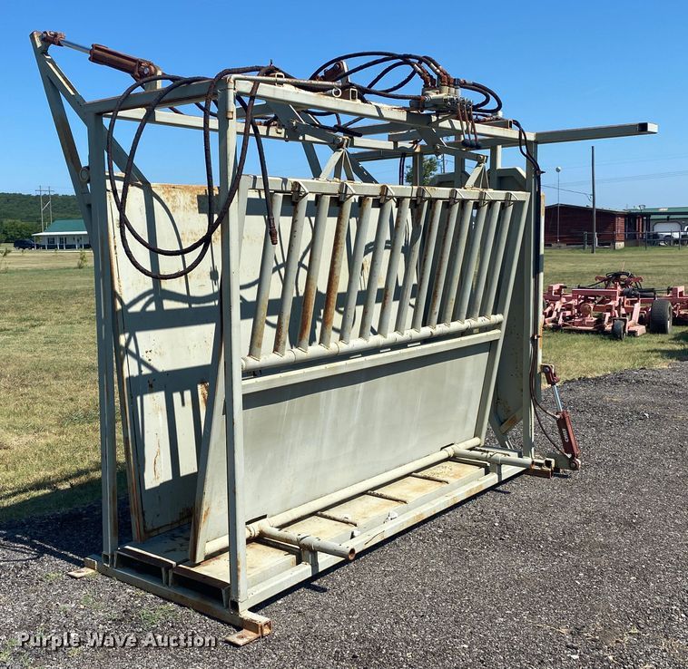 image for item JA9167 Livestock squeeze chute