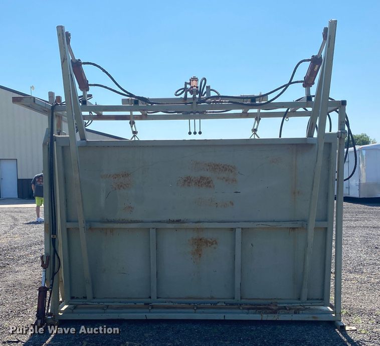 image for item JA9167 Livestock squeeze chute
