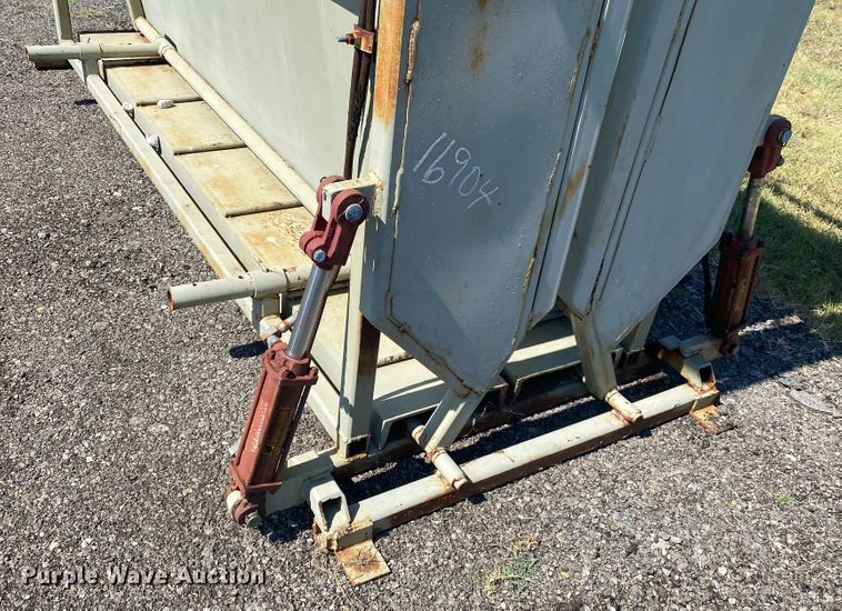image for item JA9167 Livestock squeeze chute