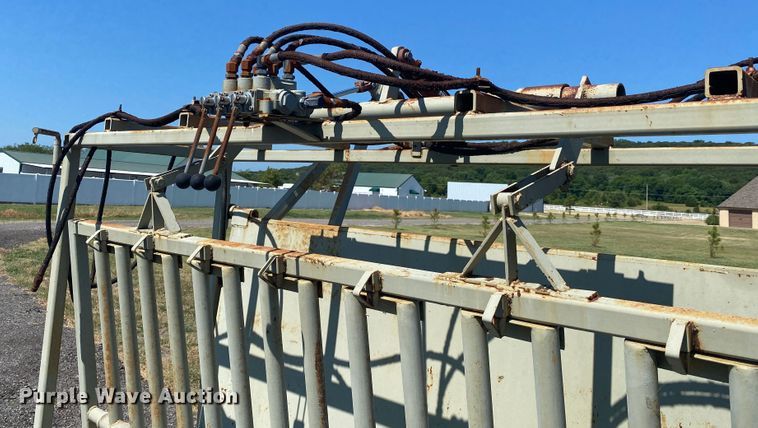 image for item JA9167 Livestock squeeze chute