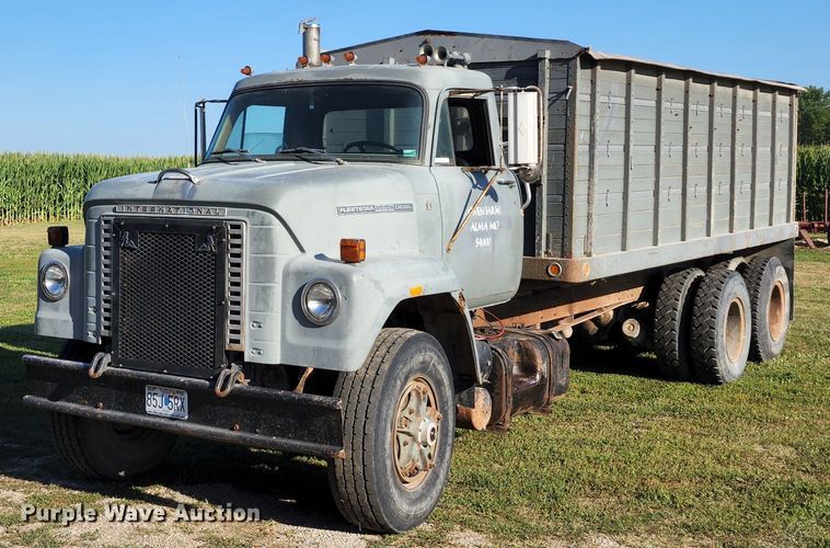 image for item JA9941 1977 International F2070A  grain truck