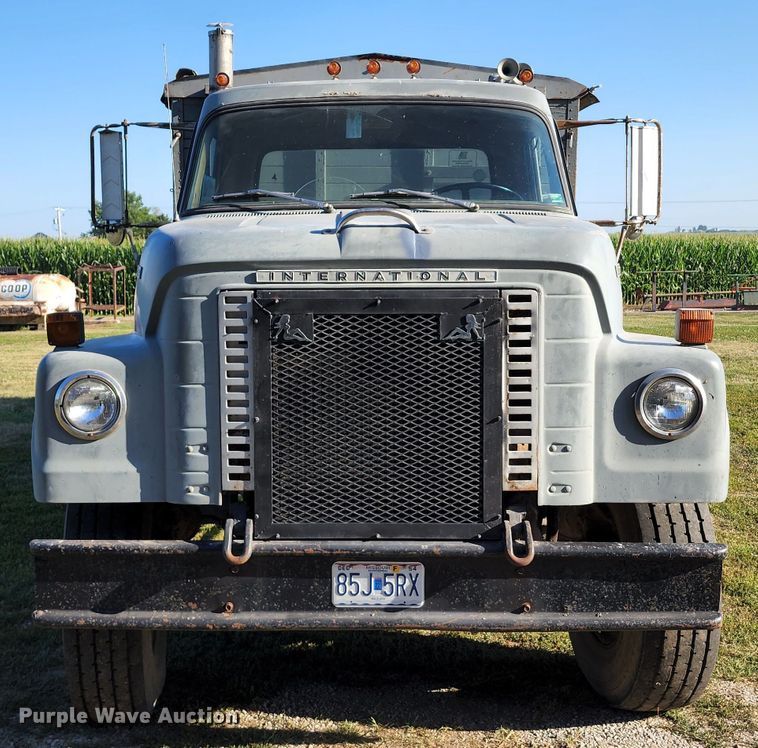 image for item JA9941 1977 International F2070A  grain truck