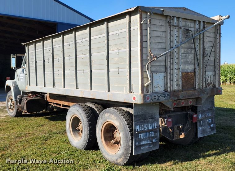 image for item JA9941 1977 International F2070A  grain truck