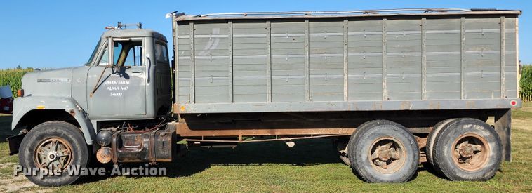 image for item JA9941 1977 International F2070A  grain truck