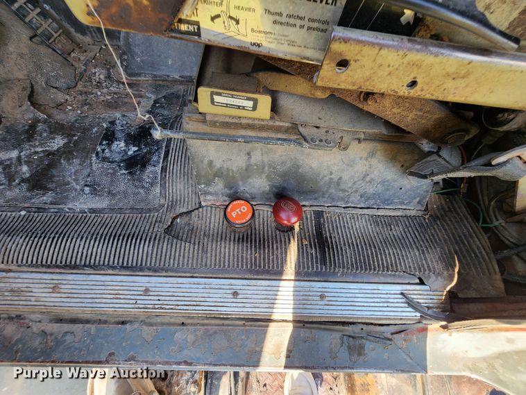 image for item JA9941 1977 International F2070A  grain truck