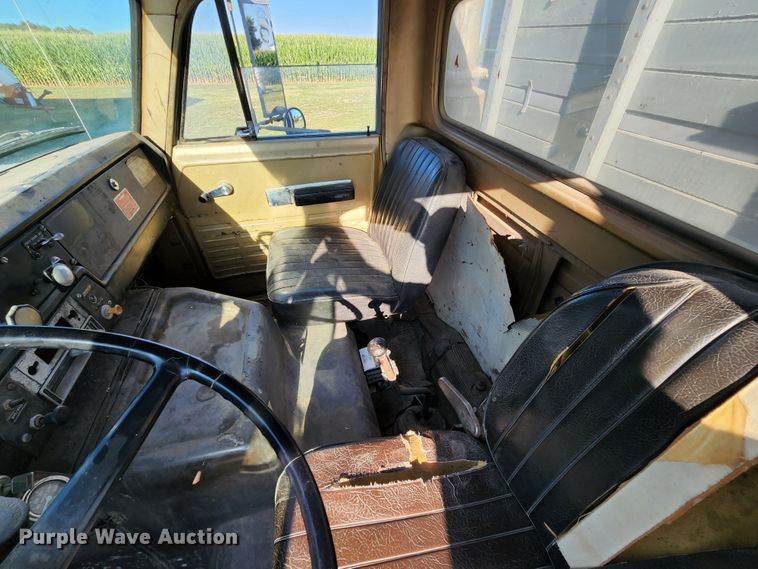 image for item JA9941 1977 International F2070A  grain truck