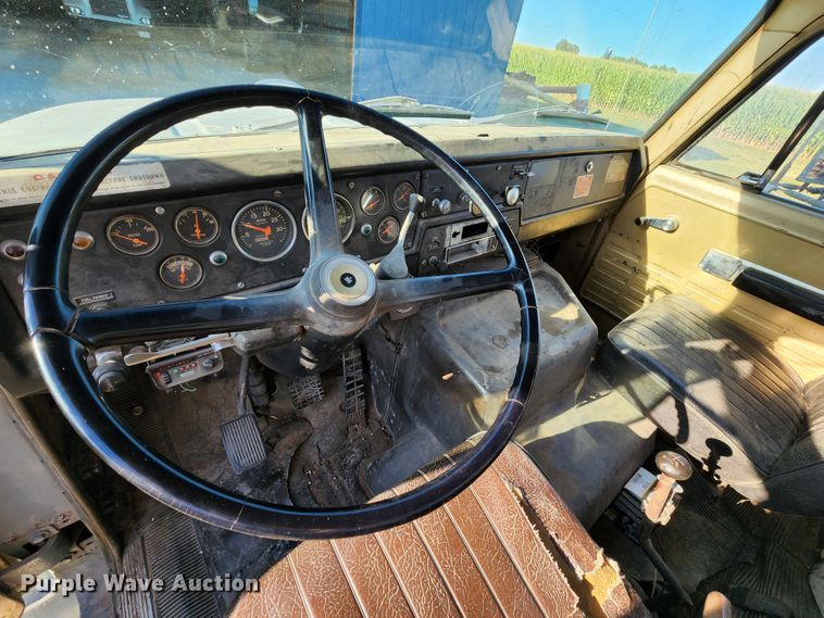 image for item JA9941 1977 International F2070A  grain truck