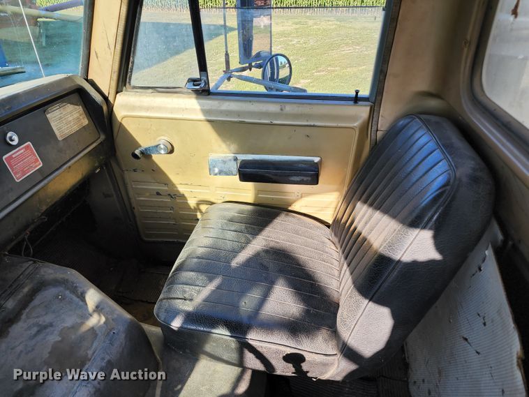 image for item JA9941 1977 International F2070A  grain truck