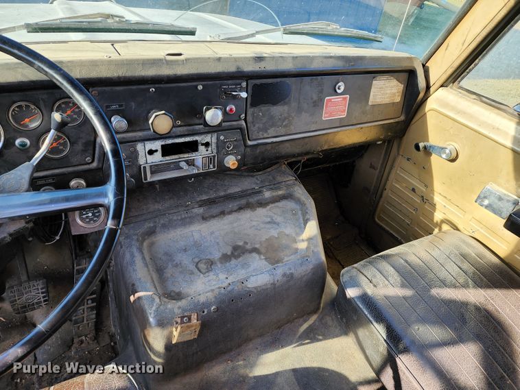 image for item JA9941 1977 International F2070A  grain truck