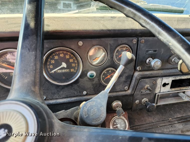 image for item JA9941 1977 International F2070A  grain truck