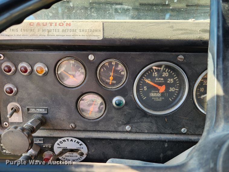 image for item JA9941 1977 International F2070A  grain truck