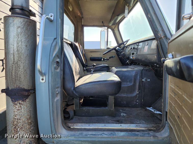 image for item JA9941 1977 International F2070A  grain truck