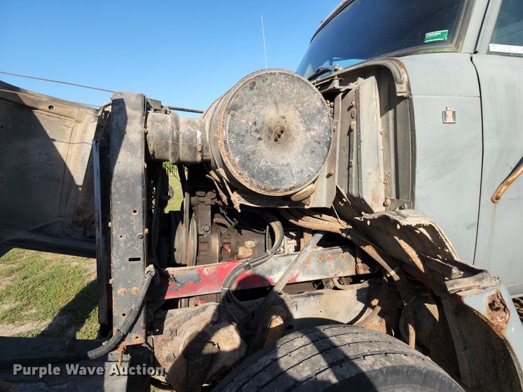 image for item JA9941 1977 International F2070A  grain truck
