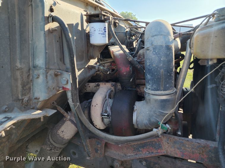 image for item JA9941 1977 International F2070A  grain truck