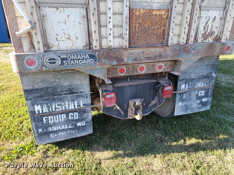 image for item JA9941 1977 International F2070A  grain truck