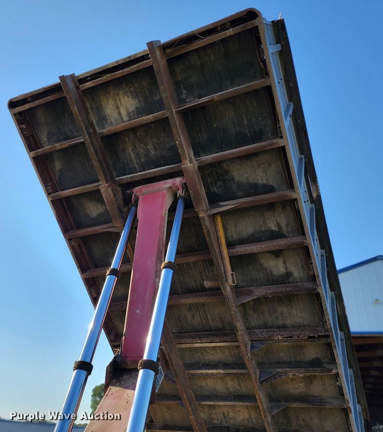 image for item JA9941 1977 International F2070A  grain truck