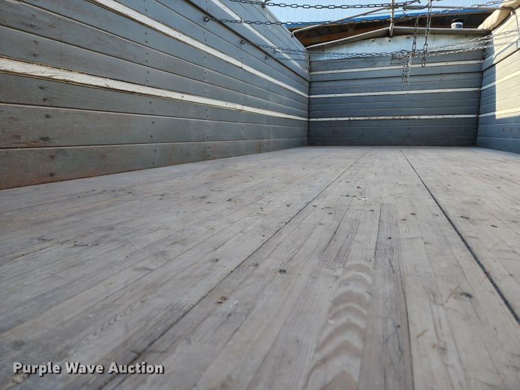 image for item JA9941 1977 International F2070A  grain truck