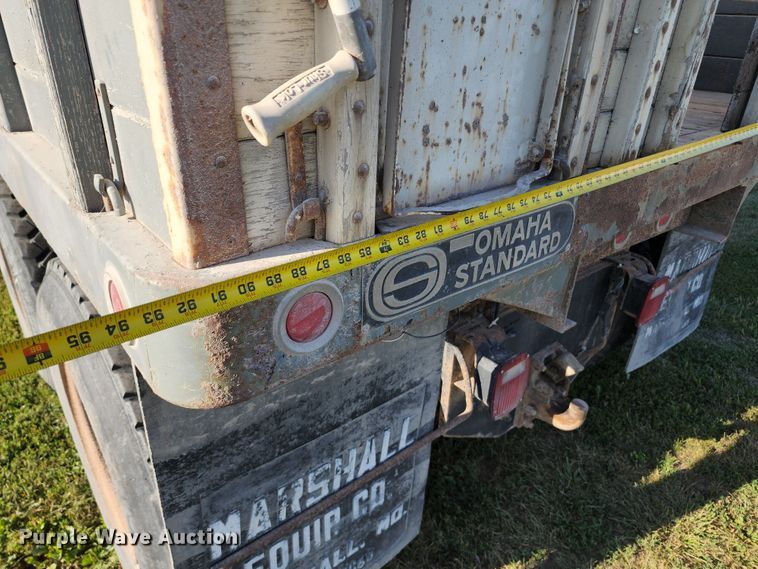 image for item JA9941 1977 International F2070A  grain truck