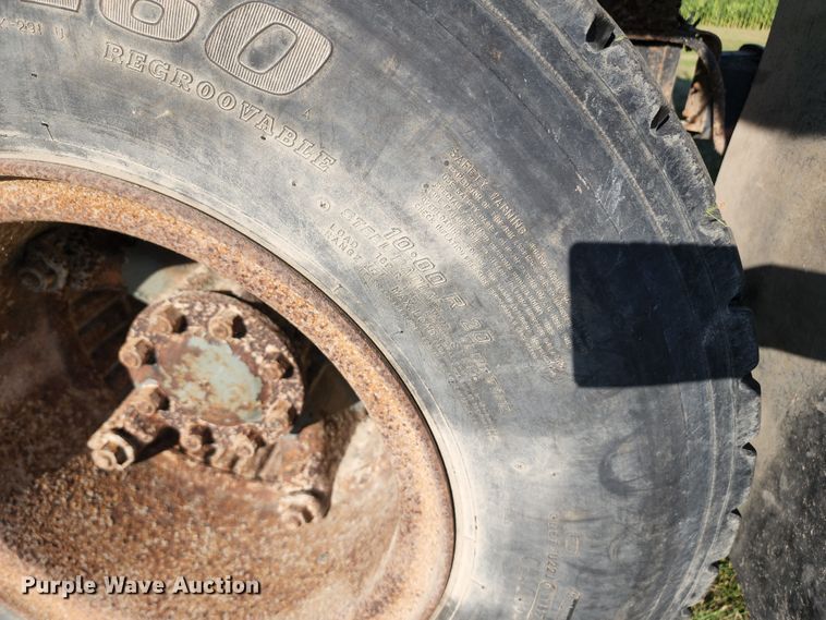 image for item JA9941 1977 International F2070A  grain truck