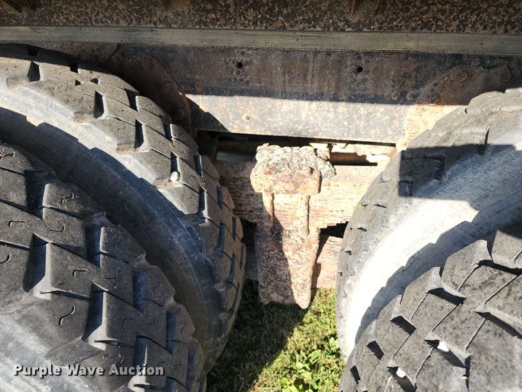 image for item JA9941 1977 International F2070A  grain truck