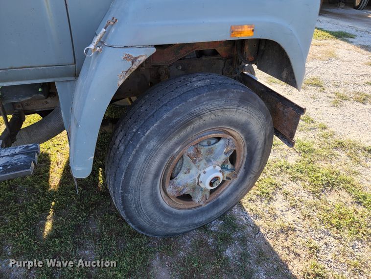 image for item JA9941 1977 International F2070A  grain truck