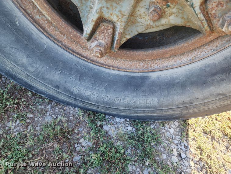 image for item JA9941 1977 International F2070A  grain truck