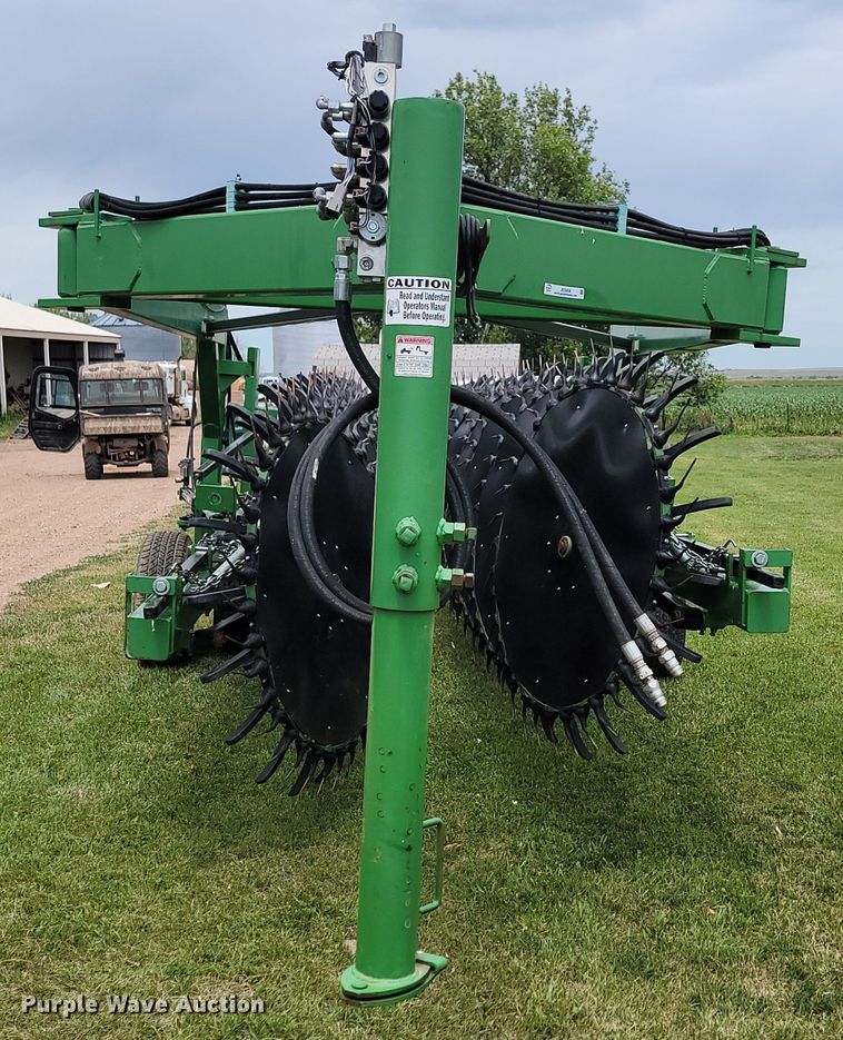 image for item JC9806 2015 Circle C  hay rake