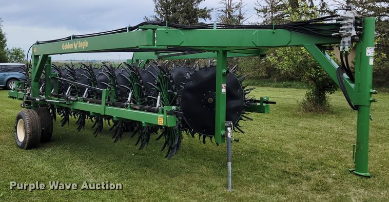 image for item JC9806 2015 Circle C  hay rake