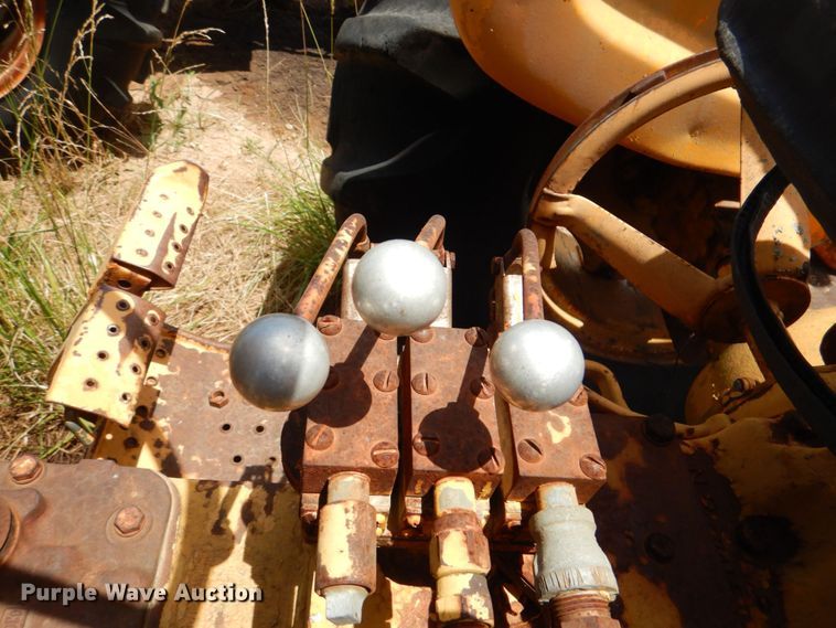 image for item KJ9810 Ford 4400  tractor