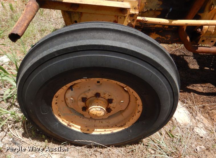 image for item KJ9810 Ford 4400  tractor